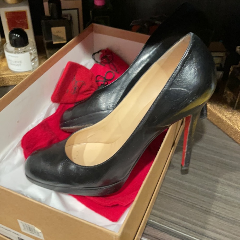 Christian Louboutin - Picture 2 of 4